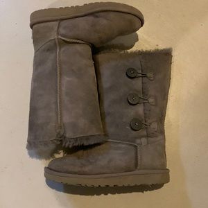UGG K Bailey button triplet Grey